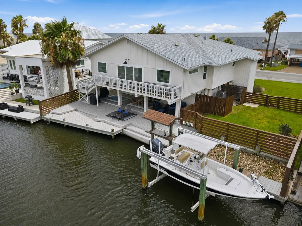 1881 Bay Shore Drive Rockport, TX 78382