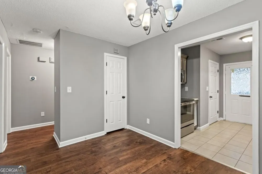 1992 Cooper Lake DR SE Smyrna, GA 30080