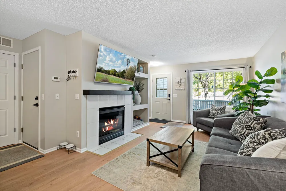 8706 Quarry Ridge Lane #G Woodbury, MN 55125