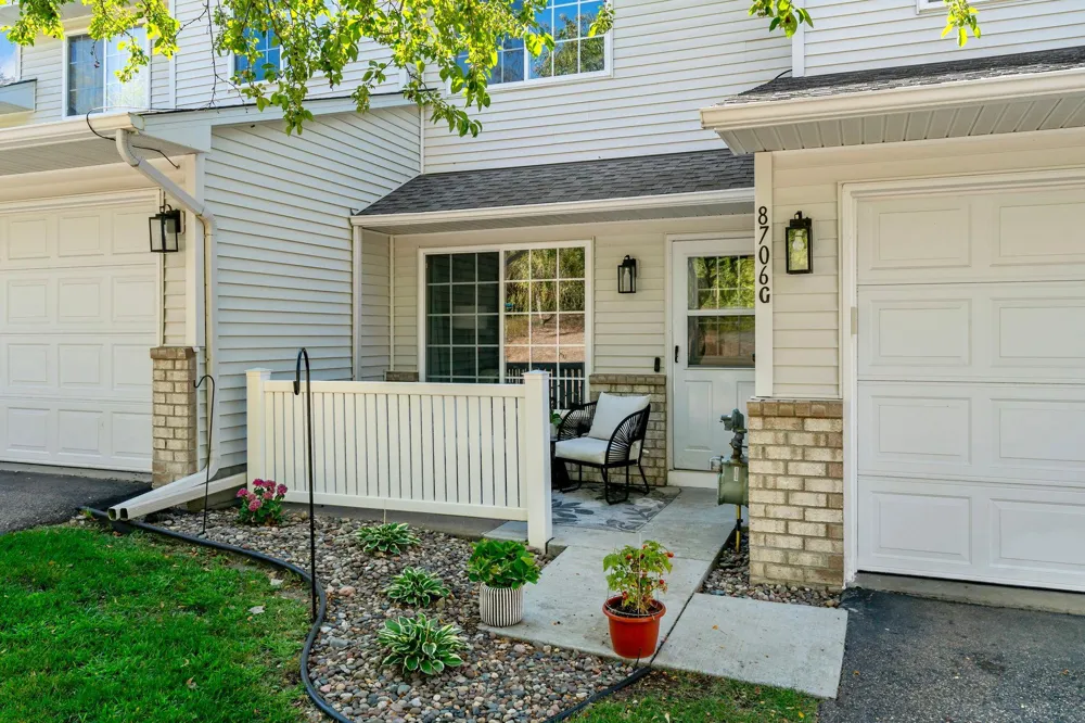 8706 Quarry Ridge Lane #G Woodbury, MN 55125