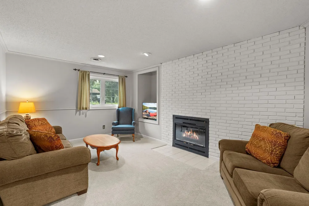 4567 Kirkwood Circle Eagan, MN 55123