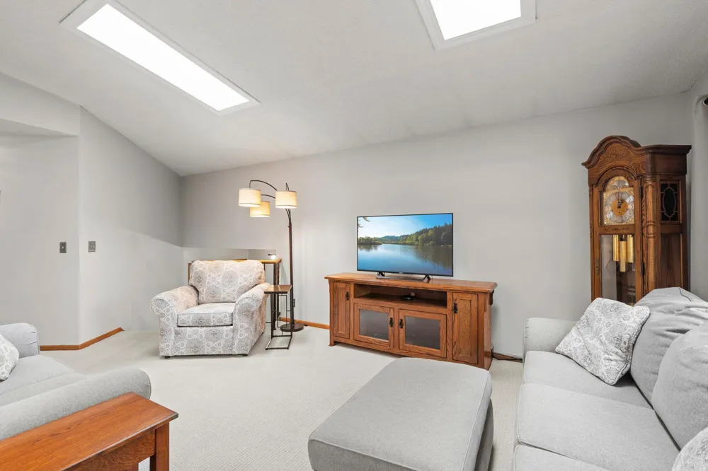 4567 Kirkwood Circle Eagan, MN 55123