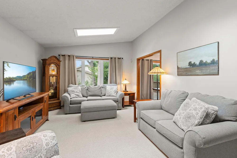 4567 Kirkwood Circle Eagan, MN 55123
