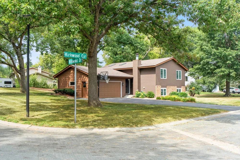 4567 Kirkwood Circle Eagan, MN 55123