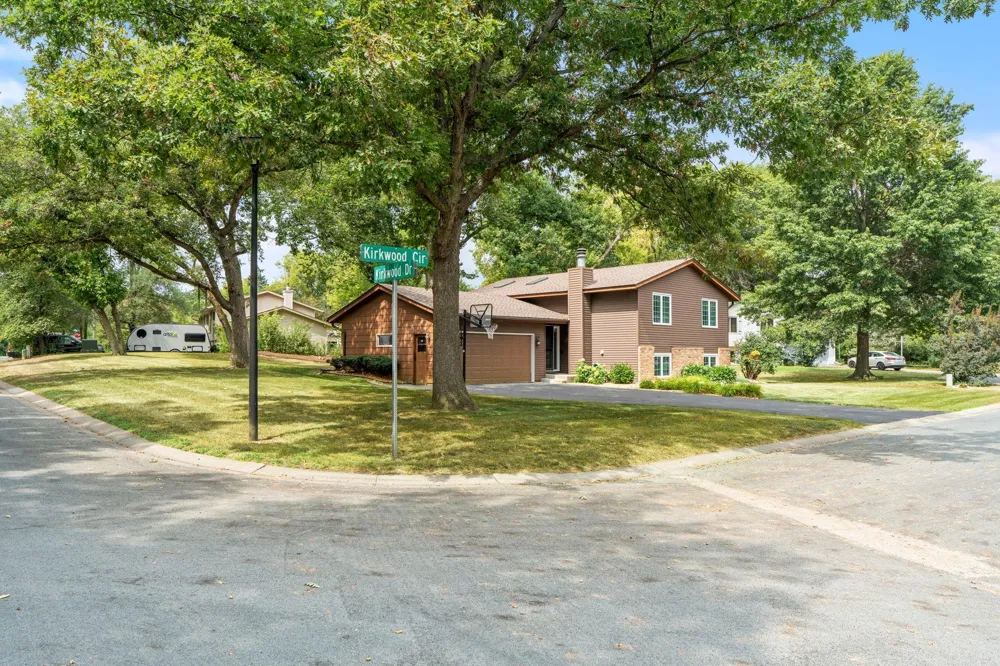 4567 Kirkwood Circle Eagan, MN 55123