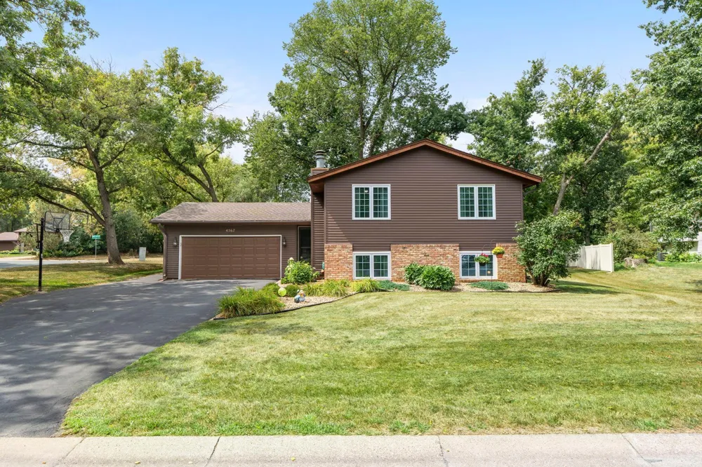 4567 Kirkwood Circle Eagan, MN 55123