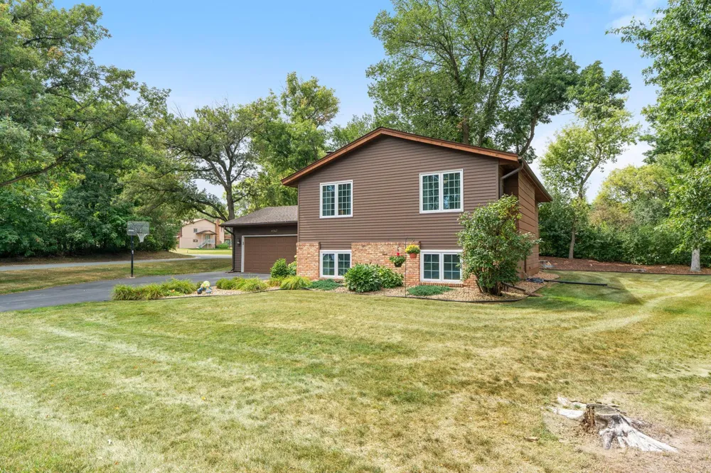 4567 Kirkwood Circle Eagan, MN 55123