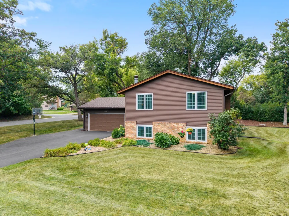 4567 Kirkwood Circle Eagan, MN 55123