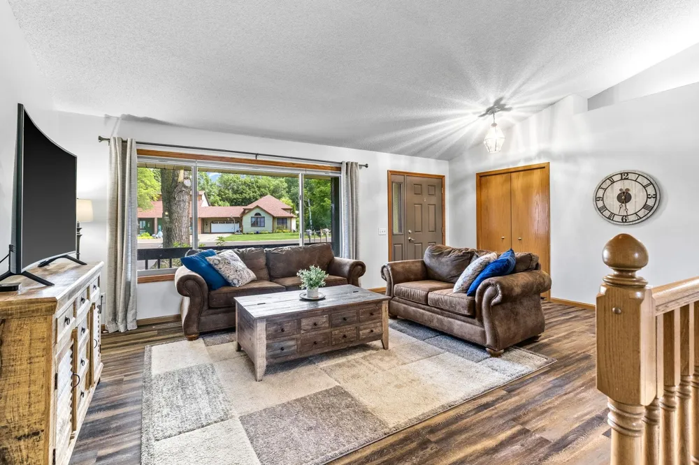 17781 Jasper Court Lakeville, MN 55044