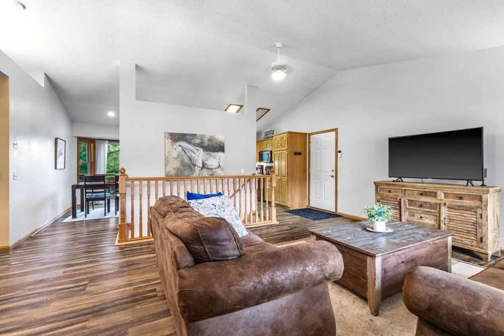 17781 Jasper Court Lakeville, MN 55044