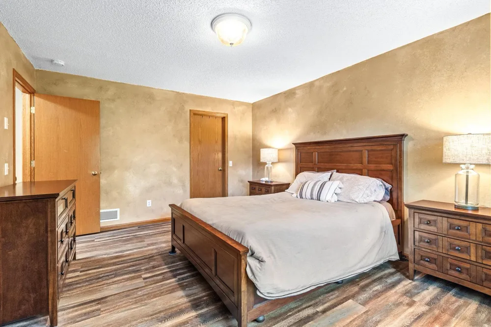 17781 Jasper Court Lakeville, MN 55044