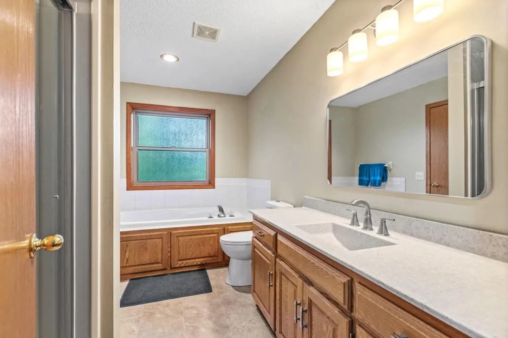 17781 Jasper Court Lakeville, MN 55044