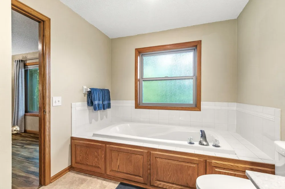 17781 Jasper Court Lakeville, MN 55044