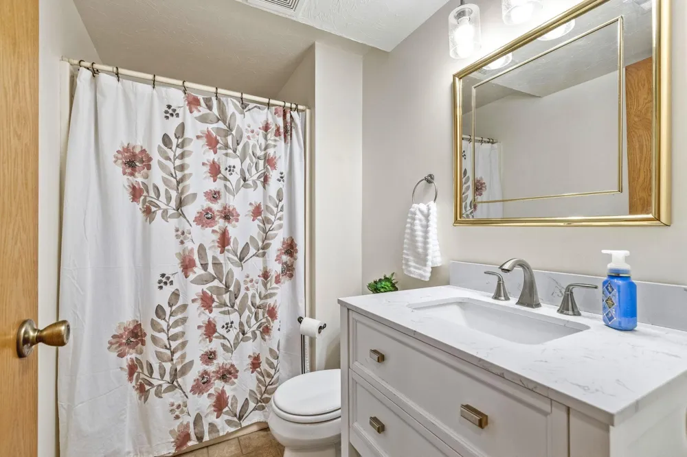 17781 Jasper Court Lakeville, MN 55044