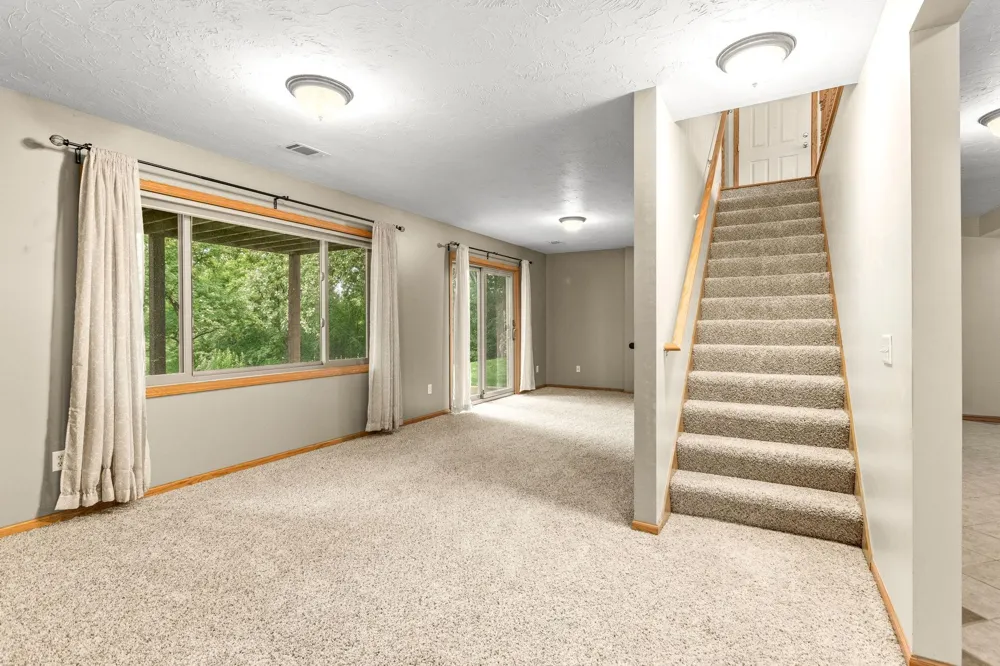 17781 Jasper Court Lakeville, MN 55044