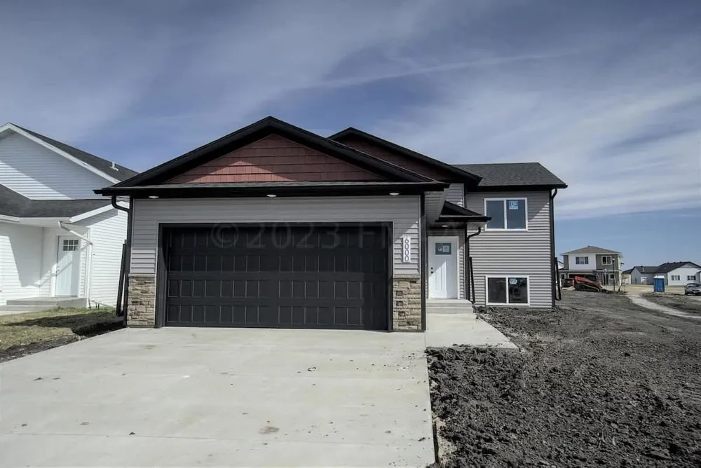 1637 10th Avenue S Fargo, ND 58103