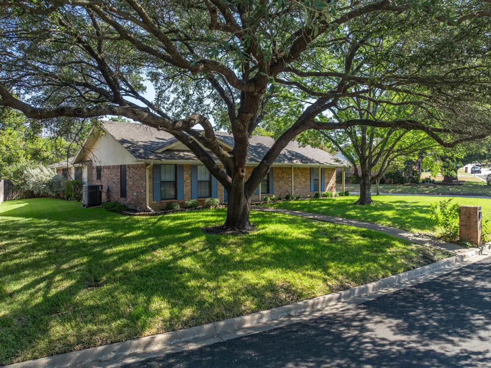 8565 Briargrove Drive Woodway, TX 76712