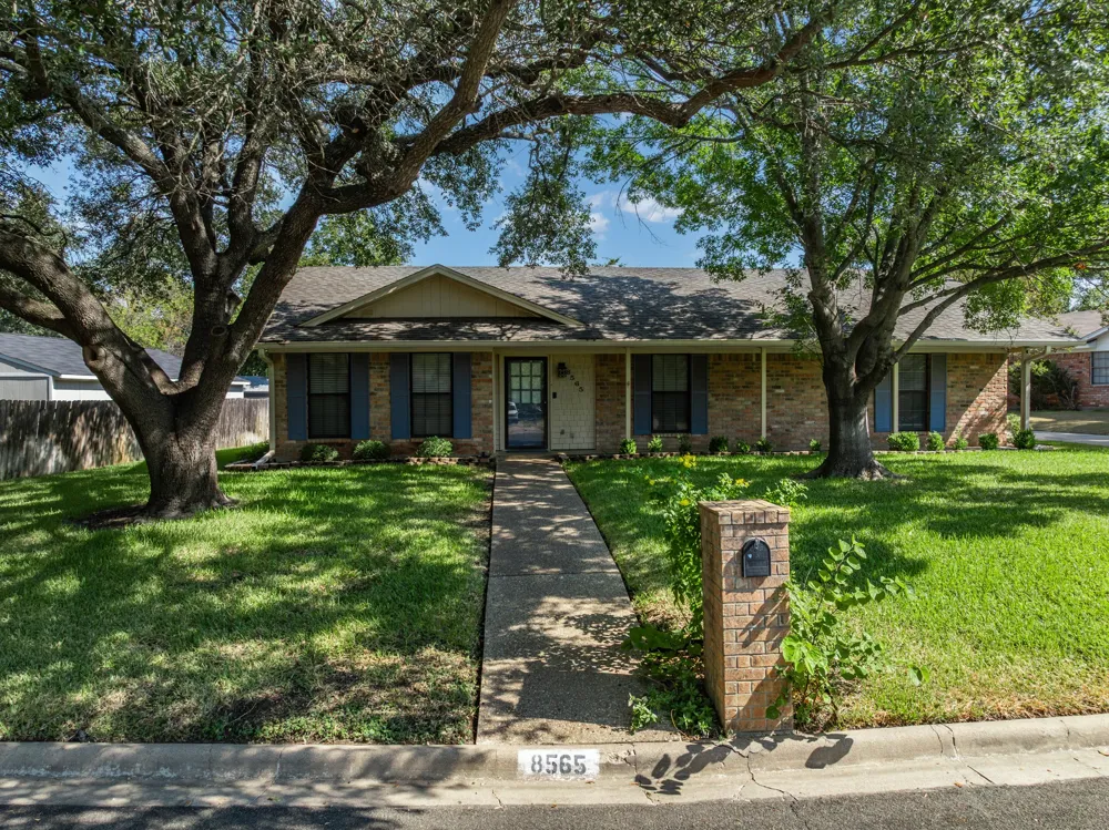 8565 Briargrove Drive Woodway, TX 76712