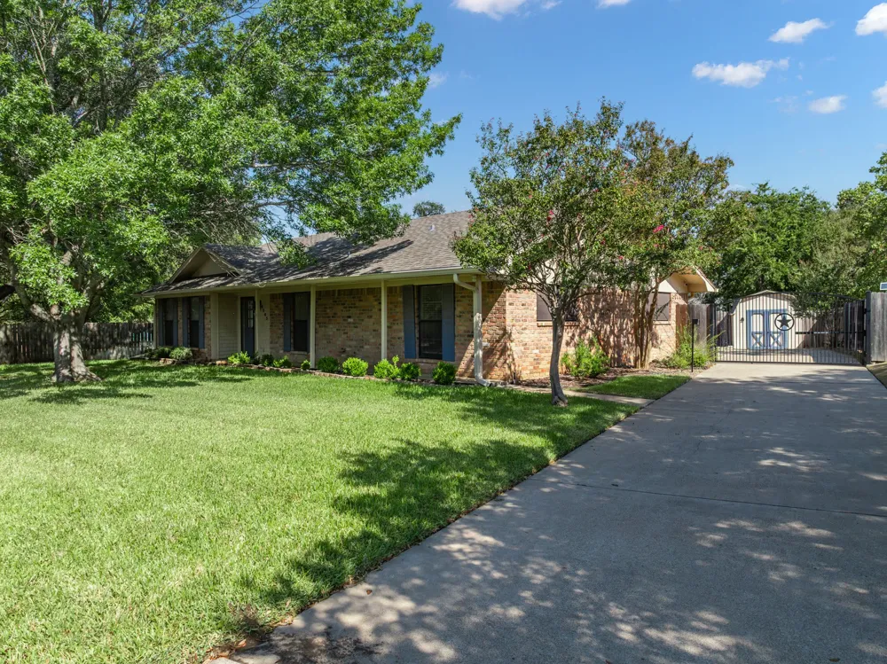 8565 Briargrove Drive Woodway, TX 76712