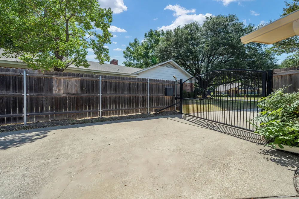 8565 Briargrove Drive Woodway, TX 76712