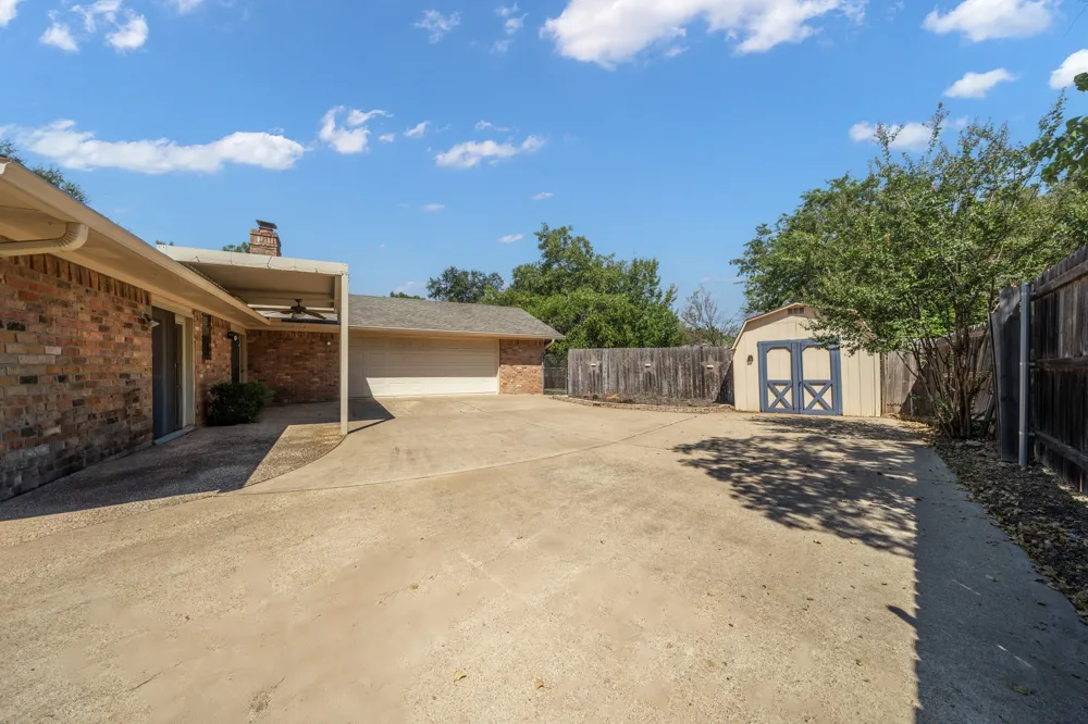 8565 Briargrove Drive Woodway, TX 76712