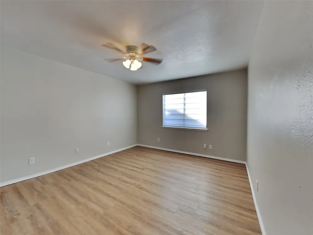 2112 Victoria Road Carrollton, TX 75007