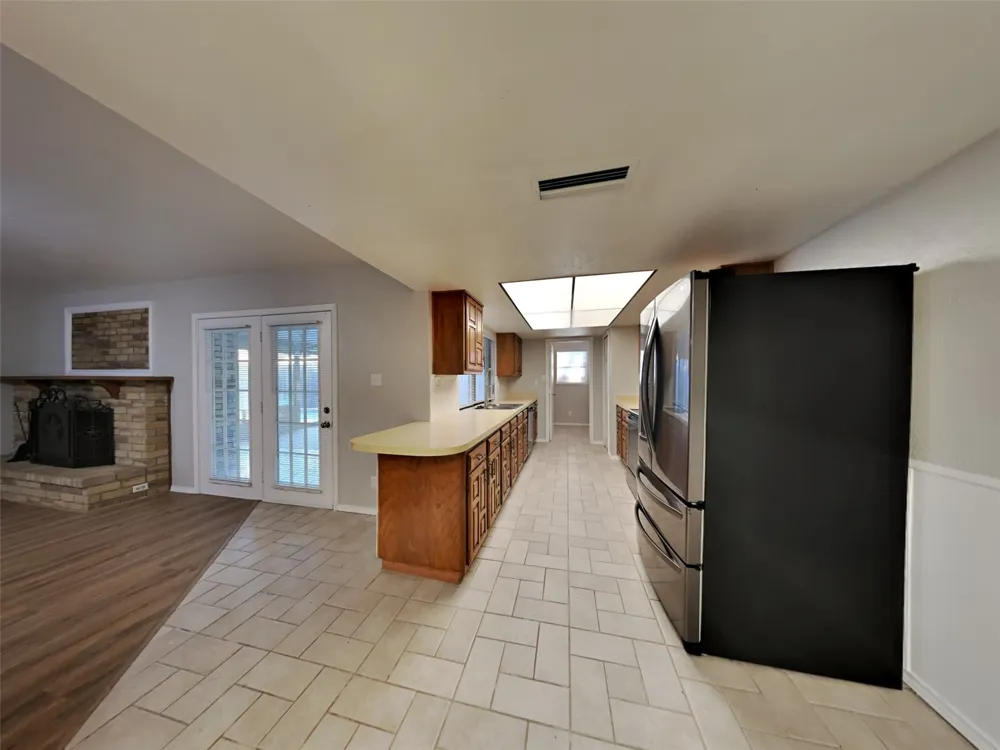 2112 Victoria Road Carrollton, TX 75007