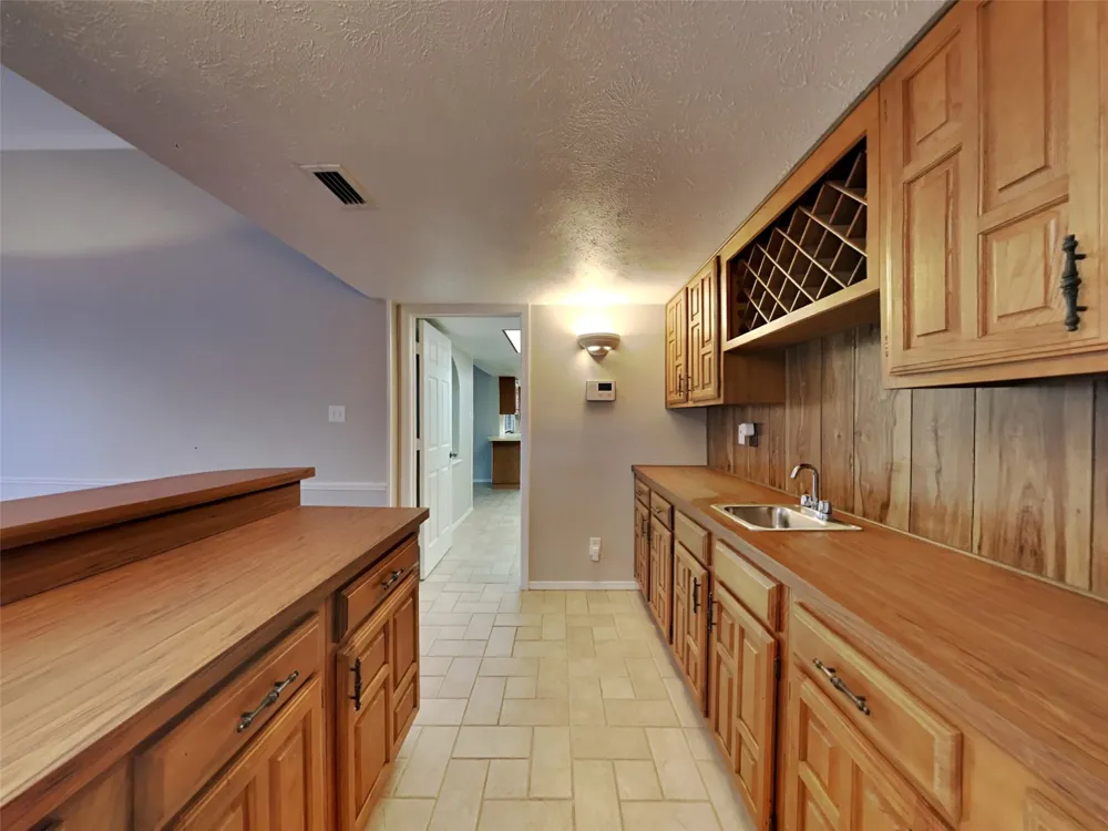 2112 Victoria Road Carrollton, TX 75007