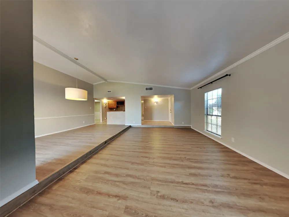 2112 Victoria Road Carrollton, TX 75007