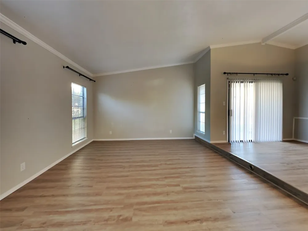 2112 Victoria Road Carrollton, TX 75007