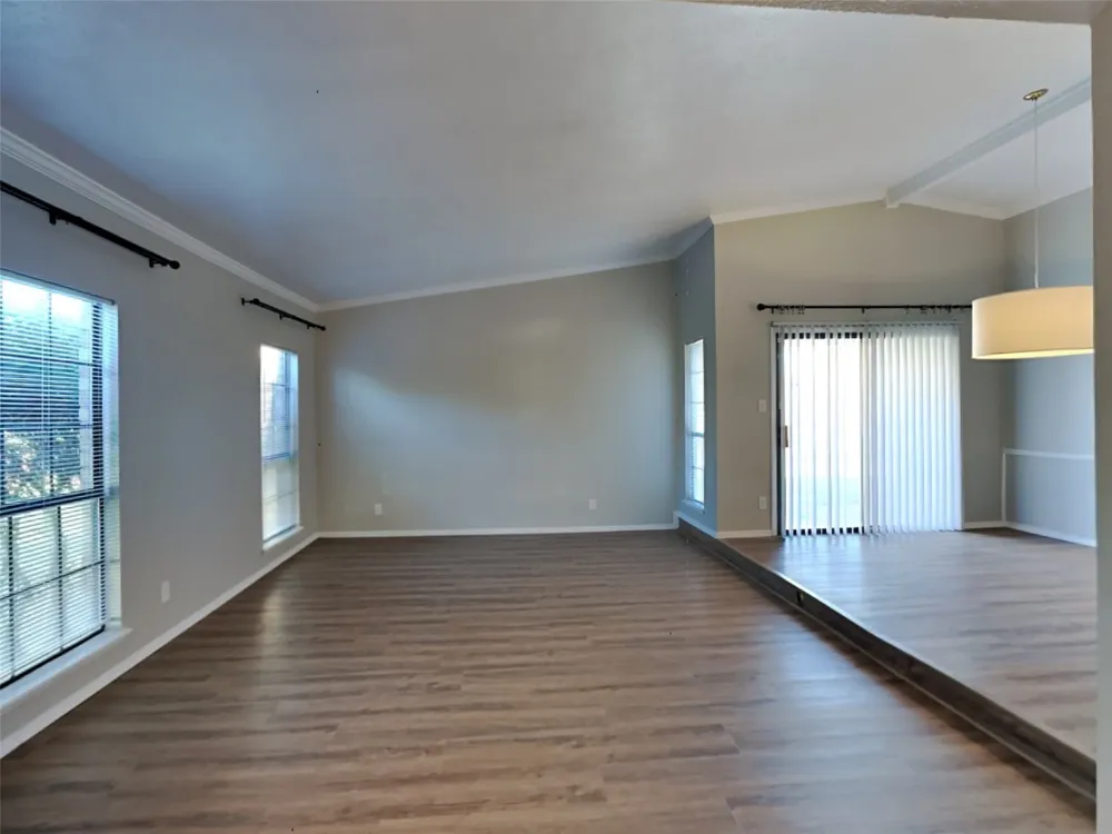2112 Victoria Road Carrollton, TX 75007