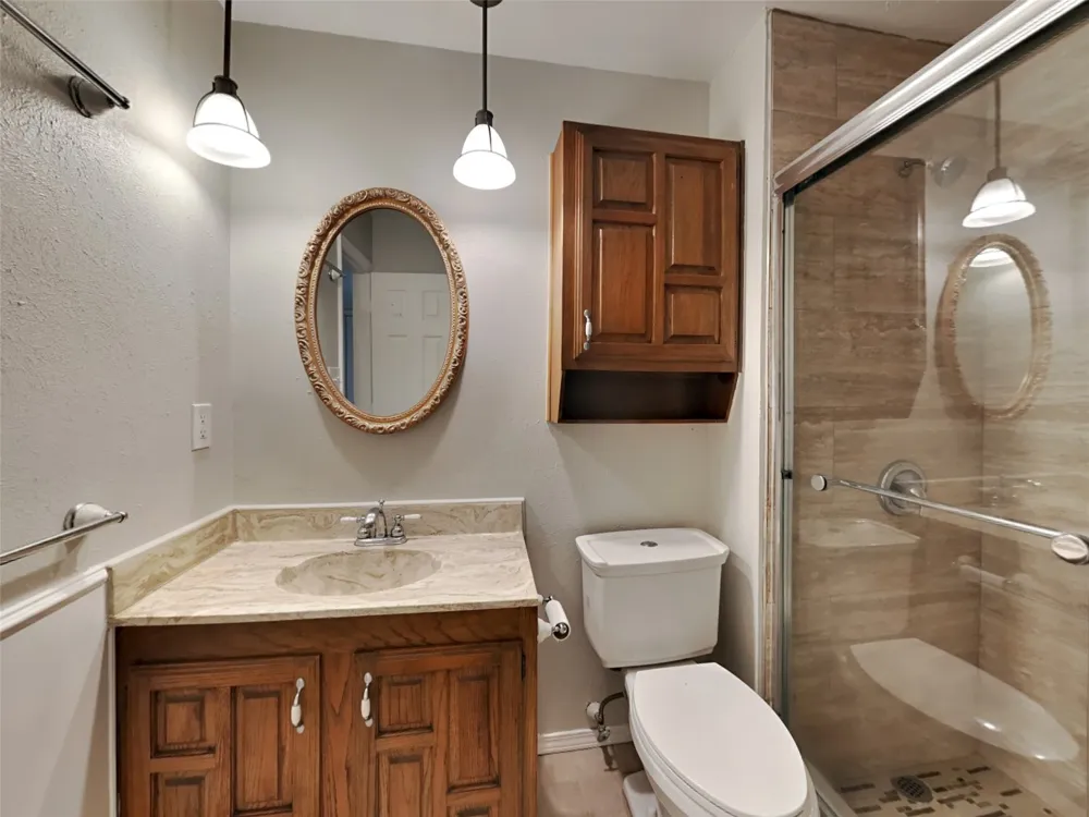 2112 Victoria Road Carrollton, TX 75007