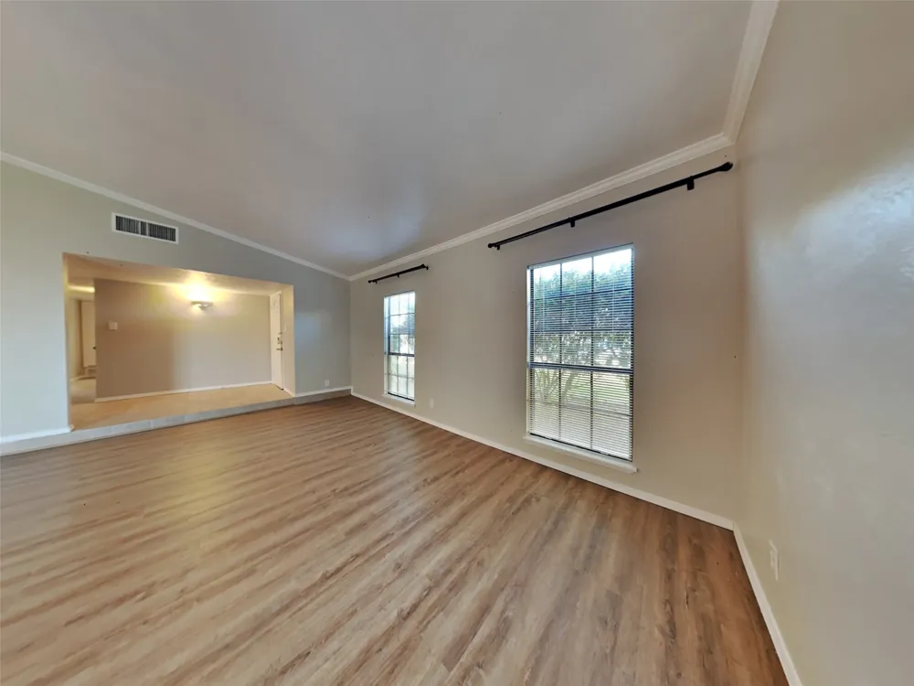 2112 Victoria Road Carrollton, TX 75007