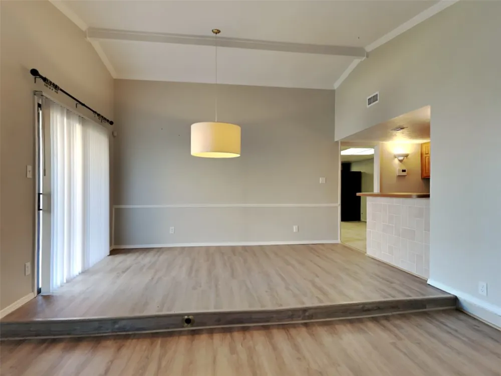 2112 Victoria Road Carrollton, TX 75007