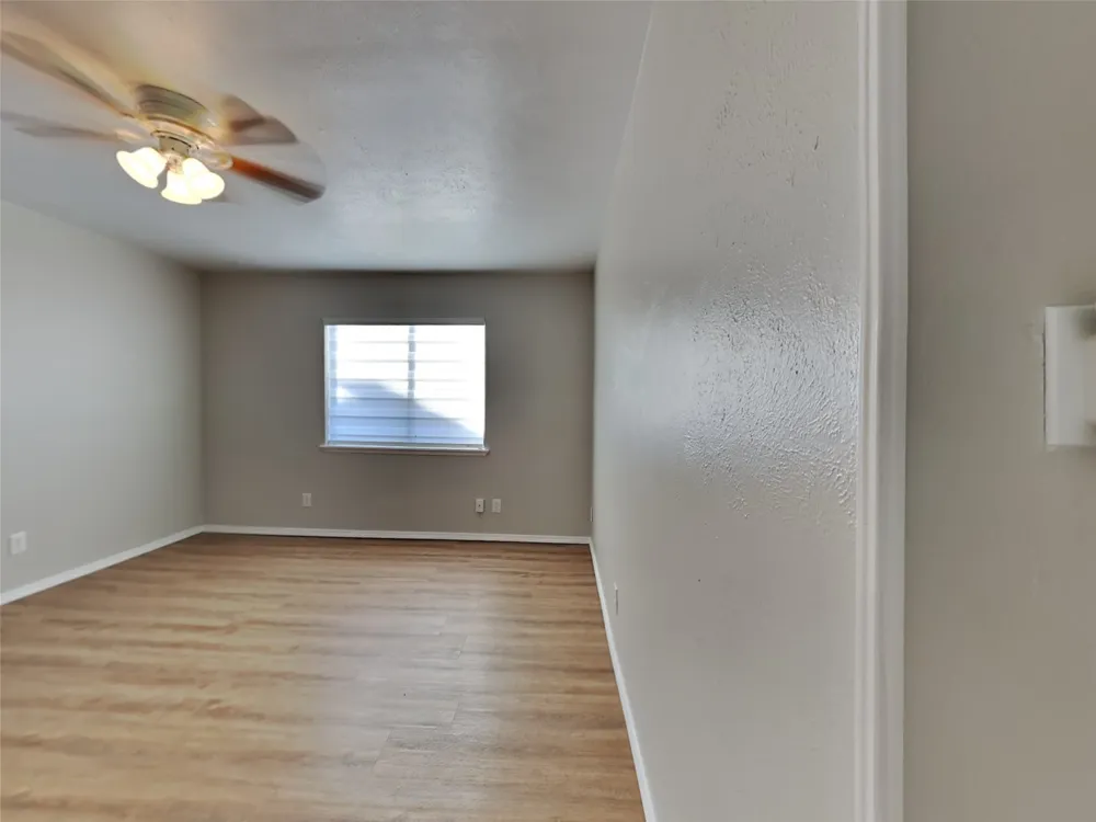 2112 Victoria Road Carrollton, TX 75007