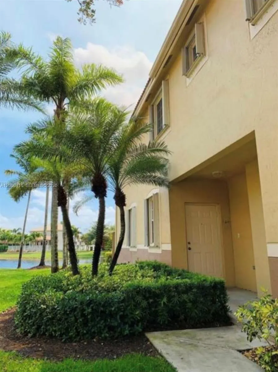 3790 San Simeon Cir #1 Weston, FL 33331