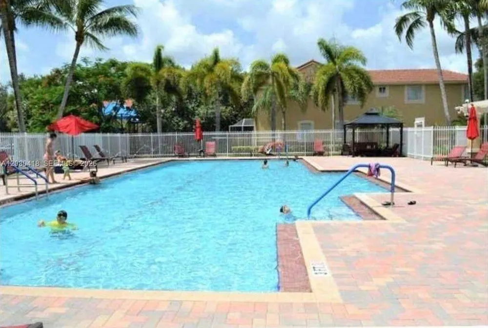 3790 San Simeon Cir #1 Weston, FL 33331
