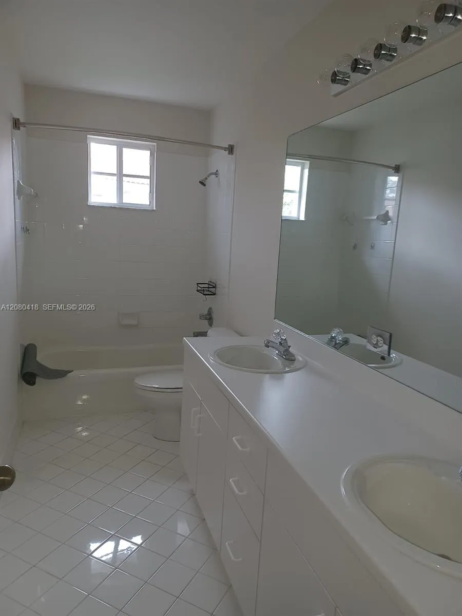 3790 San Simeon Cir #1 Weston, FL 33331