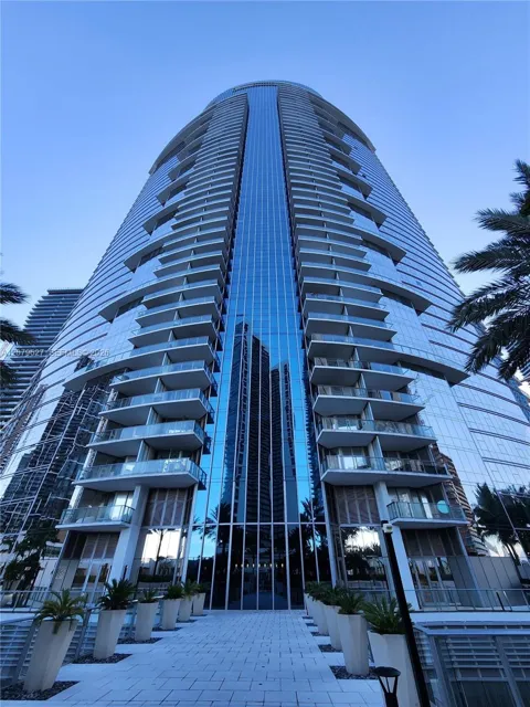 851 NE 1st Ave #3801