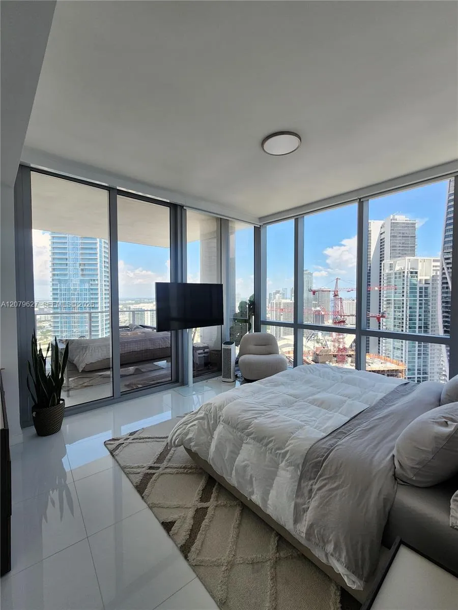851 NE 1st Ave #3801 Miami, FL 33132