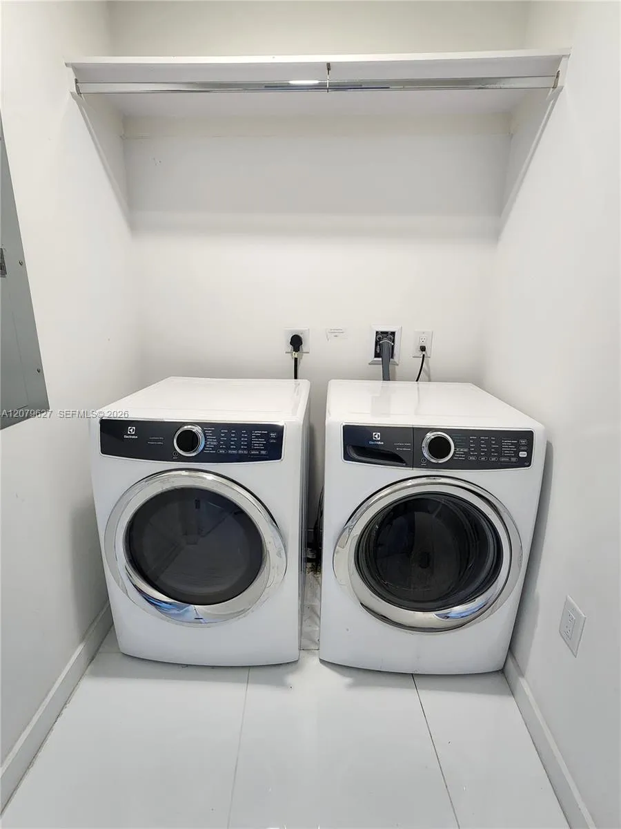 851 NE 1st Ave #3801 Miami, FL 33132