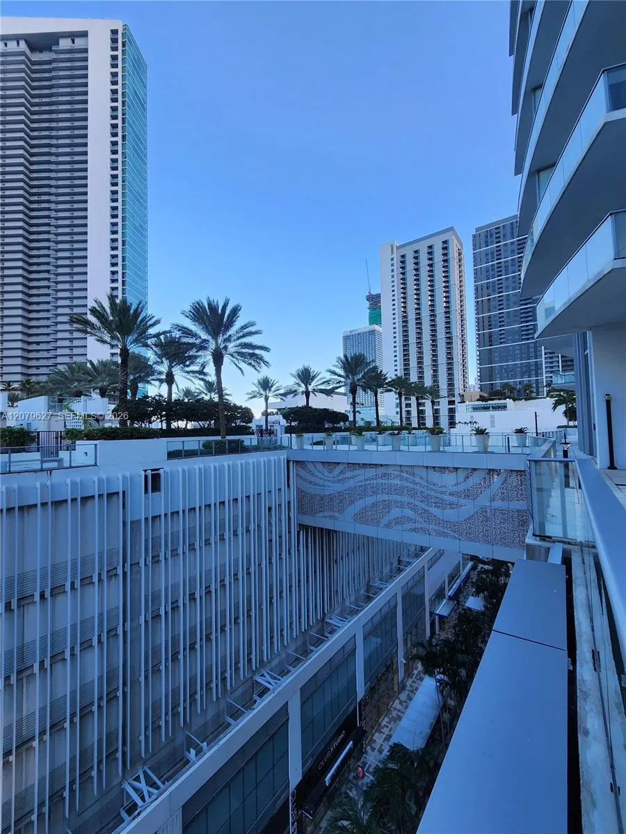 851 NE 1st Ave #3801 Miami, FL 33132