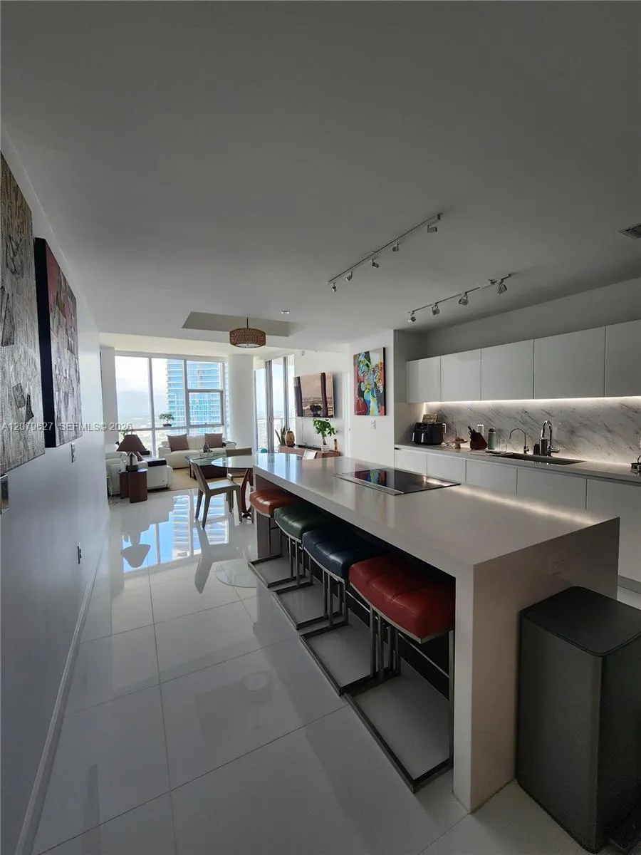 851 NE 1st Ave #3801 Miami, FL 33132