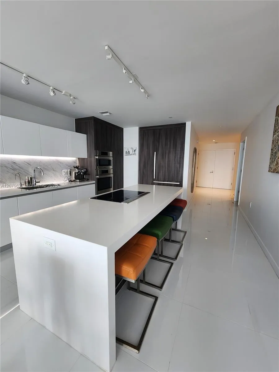851 NE 1st Ave #3801 Miami, FL 33132