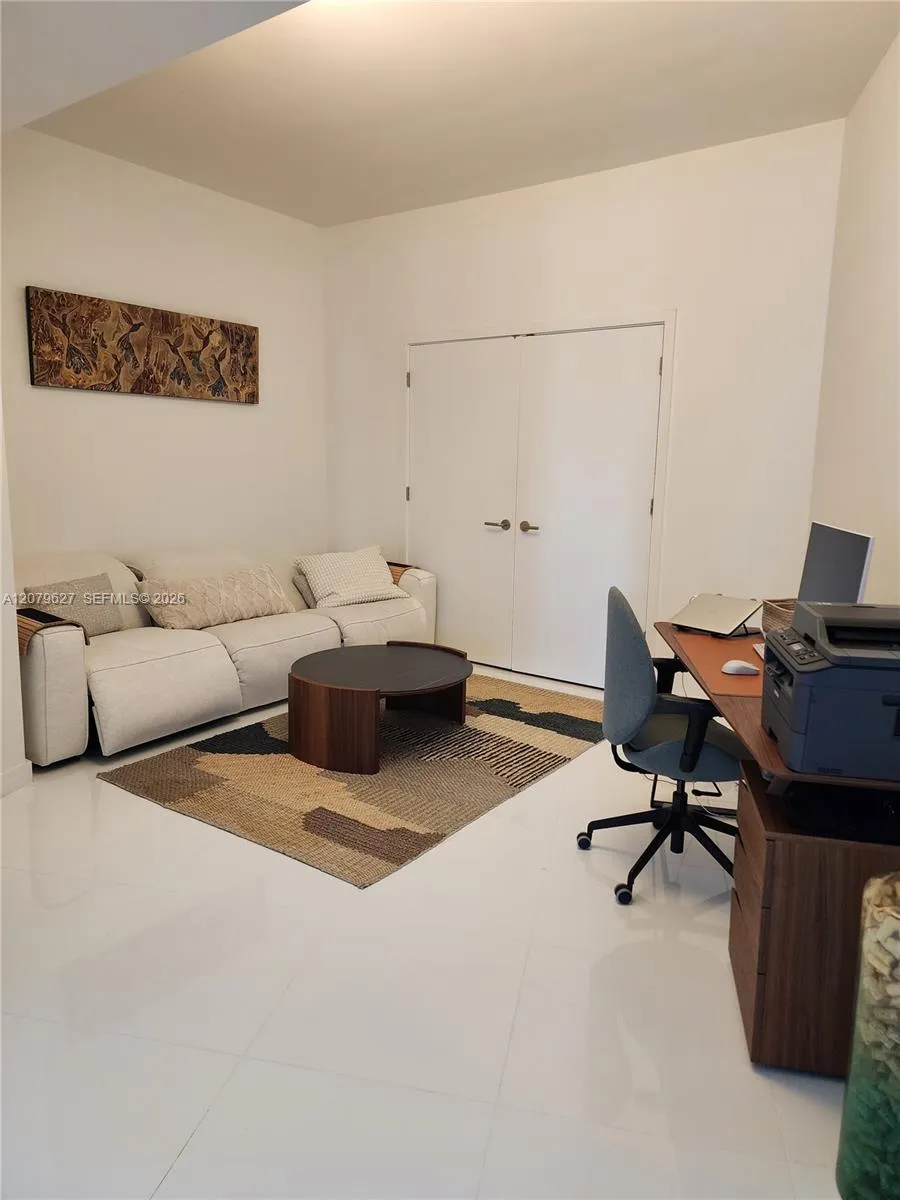851 NE 1st Ave #3801 Miami, FL 33132