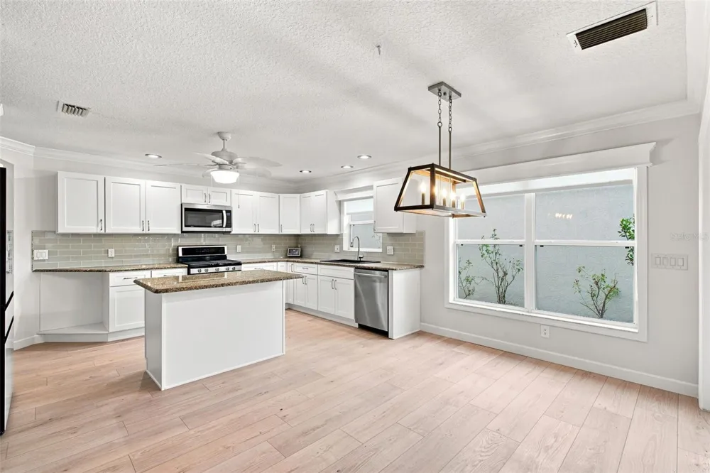 7592 SE 170TH LONGVIEW LANE The Villages, FL 32162