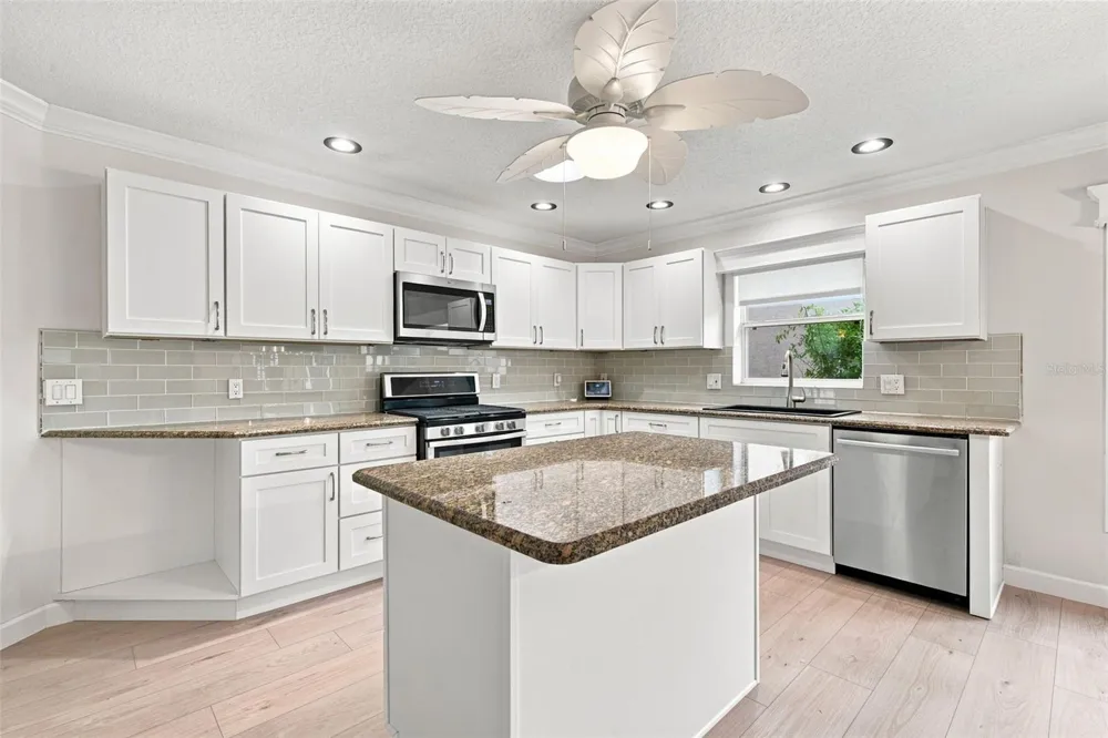 7592 SE 170TH LONGVIEW LANE The Villages, FL 32162