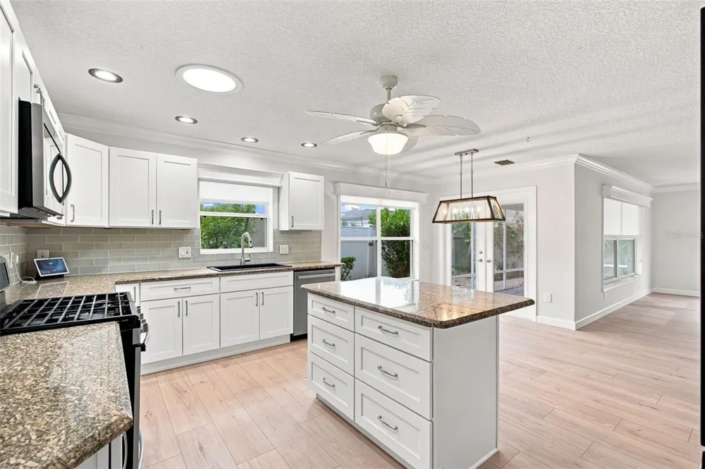7592 SE 170TH LONGVIEW LANE The Villages, FL 32162