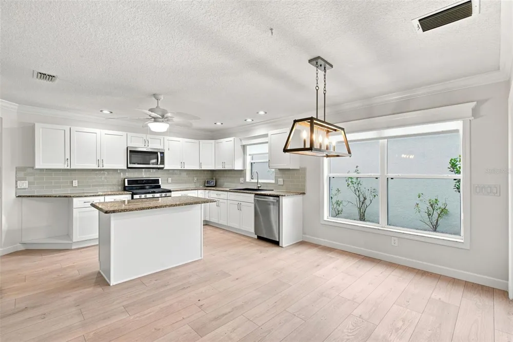 7592 SE 170TH LONGVIEW LANE The Villages, FL 32162