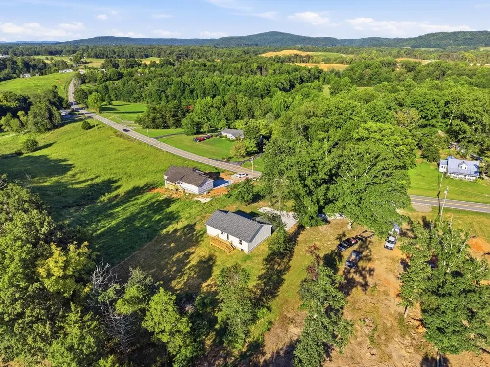 13580 Old Kentucky Rd Sparta, TN 38583
